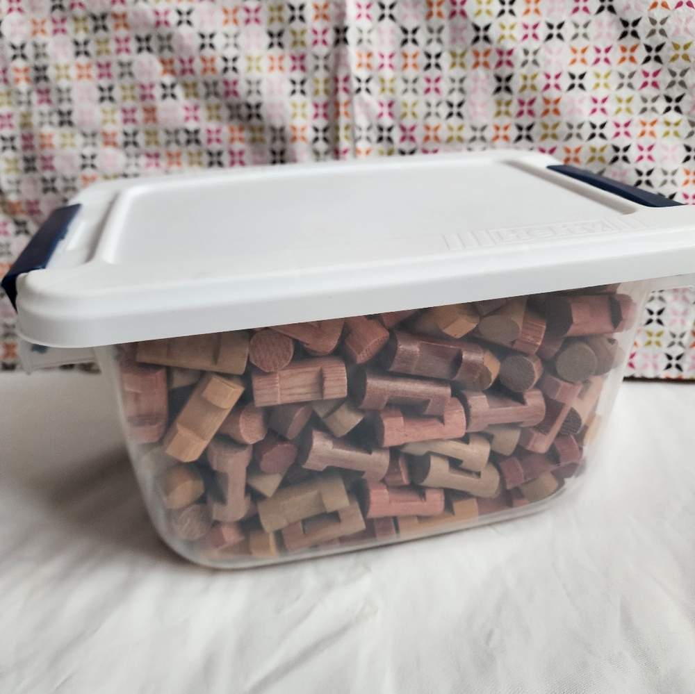 Lincoln Logs (small pieces)